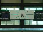 Sehr cool designte Uhr im Hauptbahnhof von Cadiz, 20.9.2010