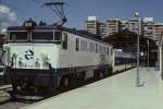 RENFE BR 269 248-1 mit Talgo bringt uns kurze Zeit spter nach Crdoba. Bahnhof in Mlaga, Juli 1993, HQ-Scan ab Dia.