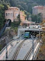Eingerahmt von den Bahnanlagen, darunter auch der Bahnhof der Bergbahn  Funicular de Sant Joan  (links im Bild), und der Natur steht Triebzug 2  Sant Jeroni  (Stadler GTW 2/6) der Cremallera de