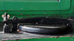 Ein Tankdeckel an der Diesellokomotive 10601 (306-001-9), so gesehen Anfang November 2022 im Eisenbahnmuseum Madrid.