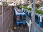 Triebzug 3505/6505 am 28.09.2005 in der Endstation Bermeo, mit nur einen Gleis, da spart man Weichen und Platz!