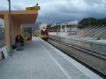 Dieseltriebzug der BR61 bei Einfahrt in den Bahnhof Inca in Richtung Manacor-Mallorca am 09.03.2007 