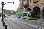 Strassenbahn Bilbao auf einem Einspurabschnitt, der aber in beide Richtungen befahren wird.