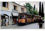 Sller: Straenszene mit Straenbahn. Die Straenbahn bildet die Verlngerung der Eisenbahn Palma de Mallorca - Sller und  fhrt weiter bis Port de Sller. August 05 (Matthias)