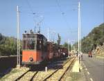 Kurzer Halt an der einzigen Kreuzungsstelle der Strecke um einen Gegenzug abzuwarten.(Archiv P.Walter)