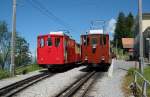 SPB Schynige-Platte-Bahn Zug 667 mit Lok 14 und Zug 658 mit Lok 13 kreuzen in Breitlauenen (19.07.2010)