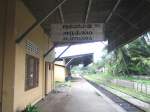 Bahnhof Aluthgama (Sri Lanka) an der Westkstenhauptstrecke von Colombo nach Matara. Auf der Station scheint die Zeit (bis auf wenige Details) in der Kolonialzeit stehengeblieben zu sein. Der Bahnhof knnte - abgesehen von der Breitspur (1676mm Spurweite) - so auch in England stehen. Nur den Urwald wegdenken...