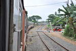 Blick aus dem Triebwagen S8 auf der Fahrt von Aluthgama nach Colombo.