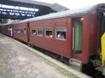 long-distance-train Reisezugwagen 3. Klasse der Sri Lanka Railways, aufgenommen im Bf. Aluthgama am 30.09.2010 im Exp 8039 (Matara-Colombo). Die Fahrzeuge sind chinesischer Herkunft