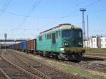 ST43-97 mit einem G�terzug am 23.04.2010 in Jaworzyna Śląska.  ...