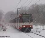 stadtbahn-dusseldorf-duisburg-hochflurstadtbahn 4208 und ein weiterer B-Wagen fahren als Linie U74(Meerbusch G�rgesheide-Benrath Btf) am 9.1.2010 in die erste D�sseldorfer Haltestelle L�rick ein.
