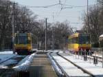 Kurzes Bahnmeeting am Ettlinger Stadtbahnhof. W�hred Tw 577 (Rechts im ...
