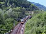 stadtbahn-karlsruhe-hier-nur-die-s-bahnen 18.07.2010: TW 837 und TW 8?? als S31 Eilzug von Menzingen nach Freudenstadt Hbf. Hier �berqueren Sie die Murg bei Raum�nzach. Gleich dahinter tauchen Sie im 104 Meter langen Spielraintunnel ab.