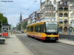 stadtbahn-karlsruhe-hier-nur-die-s-bahnen 27.07.2010: Wagen 866 in einer Versuchslackierung, die so bereits Geschichte ist. Hier h�lt er als S5 nach Knielingen Rheinbergstra�e an der Tullastra�e.
