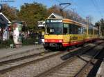 29.10.2010: TW 556 mit Werbung von Gelbe Seiten h�lt als ...