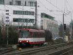 stadtbahn-koln-hochflurstadtbahnen-b-wagen-und-k5000 Der �lteste noch in K�ln im Einsatz befindliche Stadtbahnwagen des Typs B ist der KVB 2012. 
Hier ist er unterwegs als Fahrschulwagen in K�ln-Rodenkirchen auf der Linie 16.
Die allermeisten Wagen dieser Serie (43 St�ck) wurden nach Istanbul verkauft. 
21.01.2010