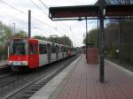 stadtbahn-koln-hochflurstadtbahnen-b-wagen-und-k5000 Am Wochende 10. und 11. April 2010 wurde die Linie 5 wegen Bauarbeiten von ihrer ursprungs Endhaltestelle 'Reichenspergerplatz' weiter durchgezogen bis 'Herler Stra�e. Hier TW 2113 mit einem weiteren unbekannten Wagen am 10. April 2010 in der Haltestelle 'Herler Stra�e'.