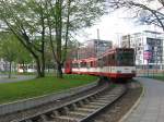 stadtbahn-koln-hochflurstadtbahnen-b-wagen-und-k5000 Am 10. April 2010 macht TW 2209 mit einem weiteren Wagen eine Pause  in der Wendeschleife an der Haltestelle 'Ubierring'.