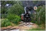 stainzerbahn 764.411R (ehemalige rum�nische Waldbahnlokomotive) des Stainzer Flascherlzuges bei der Ausfahrt aus Preding.  18.07.2010