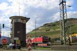 Stellwerk Rf und DB 143 923-1 mit einer abgestellten RB ...