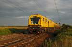 Nachschu auf eine Bauzug in Richtung Gramatneusieldl, im Abendlicht am 02.09.2009.