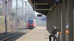 4024 074 als S1 (Rosenheim-Telfs-Pfaffenhofen) in Jenbach.(24.3.2012)