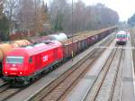 2016 073-5 mit Rbenzug (im Hintergrund 2043 022-9 als Nachschiebe) sowie ein 5047 als R 3478  bei nebeligem Herbstwetter; Bhf. RIED i.I.; 071123