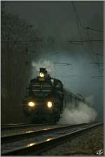 Dampflok 310.23 fhrt mit Sonderzug R 16806 von Wien Westbahnhof nach Linz Hbf.
Hofstatt 13.12.2008 