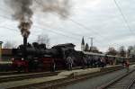 GEG-Dampflokomotive 38-1301 mit Sonderzug in Oberndorf.Am Zugschlu sieht man die dampfende 77.28     6.12.09