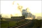 Gegenlichtaufnahme der Dampflok 77.28 welche mit Fotozug 91158 von Hausruck nach Attnang fhrt.
Holzleithen 21.10.2009 