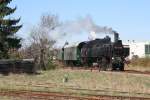 NLB 93.1420 hat am 09.April 2012 den Wagensatz fr die bevorstehende Sonderfahrt vom Staatsbahnhof geholt, und fhrt nun in Mistelbach LB ein.