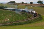 93.1420 bringt mit der BR 2016 022 den  NostalgieExpress Leiser Berge  von Korneuburg nach Ernstbrunn.