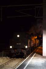 Ankunft des Nikolozugs im Bahnhof Korneuburg, der gerade umgebaut wird.