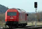 Hercules 2016.081 zeigt seine Rcklichter bei der Ausfahrt aus dem Bahnhof Schau Richtung Fehring am frhen Nachmttag des 14.3.2009