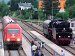 01-0509-8 gegen 2016 073, welche hier mit D969 am Bhf.