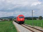 Am 14.08.2013 fhrt 2016 041 mit einem Schienenzug zwischen St.Mang und Durach in Richtung Reutte in Tirol, solche Leistungen sind auf der Auerfernbahn nicht alltglich.