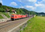 2016 075 + 185 274 mit einem Containerzug am 16.05.2015 bei Wernstein am Inn.