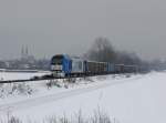 Die 2016 904 mit einem Petrolkoks am 02.01.2015 unterwegs bei Altötting.