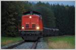 Fotozug mit noch in BB Design gehaltenen 2048 018 der SLB auf der GEG Strecke zwischen  Ampflwang und Timelkam am 4.10.2008 bei der Klranlage nchst Ampflwang aufgenommen.