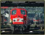 Wer wei, wie lange wir sie noch im Planeinsatz auf sterreichischen Schienen fotografieren knnen. 2067 081 bei Verschubarbeiten am 9.10.2006 am Wiener Westbahnhof.