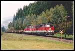 2143 046 + 2143 052 mit Güterzug bei Obdach am 15.09.2000.