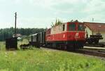 Waldviertelbahn zu ÖBB-Zeiten, Lok 2095.14 vor dem Bahnhof Alt-Nagelberg, 20.08.1984