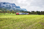 5022 024-1  ARNOLDSTEIN Dreiländereck  fährt als S4 4817 (Villach Hbf - Hermagor) bei Nötsch vorüber.