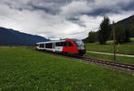 5022 027-4 fährt als R 4814 (Kötschach-Mauthen - Villach Hbf), zwischen Kirchbach im Gailtal und Waidegg vorüber.
