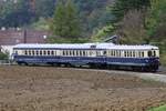 ÖSEK 6645.02 mit 5145.11 und 5042.14 als SR 16443 (Scheibbs - Wieselburg/Erlauf) am 21.Oktober 2017 nahe der Haltestelle Sölling.