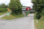 Ein Regionalzug der Reihe 5047 in der Haltestelle Mühlheim bei Km 45,3 der Innvierterbahn, Juni 2014