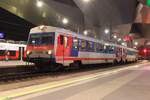 Spät am Abend des 31.1.2024 stehen der 5047 059 und der 5047 042 in Wien Hbf und warten auf die Abfahrt als R7435 nach Wiener Neustadt Hbf über Traiskirchen.
Dieser Zug ist einer der wenigen die nicht in Traiskirchen Aspangbahn enden.