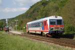 5047 086 verläßt nach einer Kreuzung den Bahnhof Seebenstein.