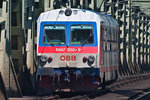 5047 050 fährt mit dem R 2579 auf der Donaubrücke dem nächsten Halt in Wien Praterkai entgegen.