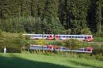 Die Triebwägen 5047.65 (rechts) und 5047.70 (links) auf der Fahrt von Aigen-Schlägl nach Linz Urfahr.